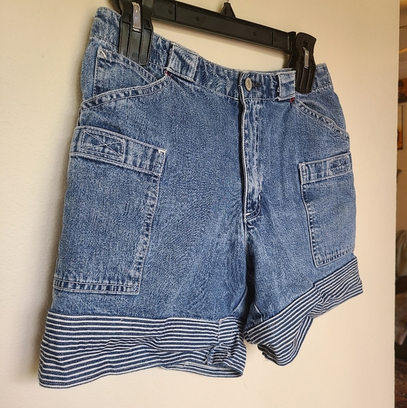 ☆Vintage GAP shorts w/ blue strips☆ - Picture 7 of 12